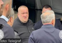 Potresna scena na groblju! Dino se slomio kad je vidio sanduk sa tijelom svoje majke, Osman stoji pored njega Potresna scena na groblju! Dino se slomio kad je vidio sanduk sa tijelom svoje majke, Osman stoji pored njega - featured image