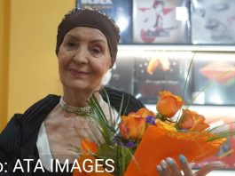Srušila se kao pokošena, pa hitno hospitalizovana: Ovo su detalji stanja Lepe Lukić Srušila se kao pokošena, pa hitno hospitalizovana: Ovo su detalji stanja Lepe Lukić - featured image