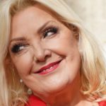 Snežana Đurišić SE SKINULA, obukla minić jedva prekrije međun0žje: Svi gledaju i krste se… Snežo, zar ti priliči, stara dlakava maca ispala? (Foto) Snežana Đurišić obukla minić jedva prekrije međun0žje i čizme preko koljena: Svi gledaju i krste se… Snežo, zar ti priliči, stara dlakava maca ispala? (Foto) - featured image