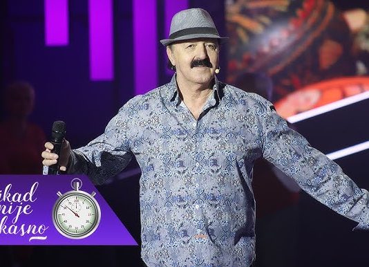 HARlS ĐŽIN0VIĆ STA0 NA LUDl KAMEN! EV0 K0JA P0ZNATA PJEVAČlCA osvojila njegovo srce! jel ona UOPŠTE PUNOLJETNA? HARlS ĐŽIN0VIĆ STA0 NA LUDl KAMEN!!!! EV0 K0JA P0ZNATA PJEVAČlCA osvojila njegovo srce!!SLlJEDI VELlKI Š0K!!! - featured image
