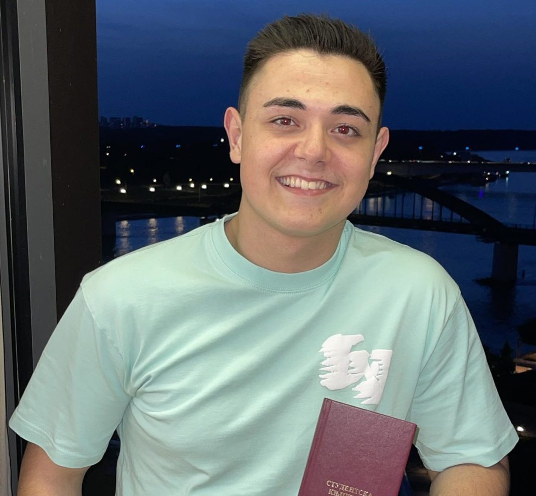 EKSKLUZIVNO: Nermin na nagovor Viki upisao fakultet, “očistio” prvu godinu, svaki put pjevačica prospe vodu za njim - featured image EKSKLUZIVNO: Nermin na nagovor Viki upisao fakultet, “očistio” prvu godinu, svaki put pjevačica prospe vodu za njim - featured image