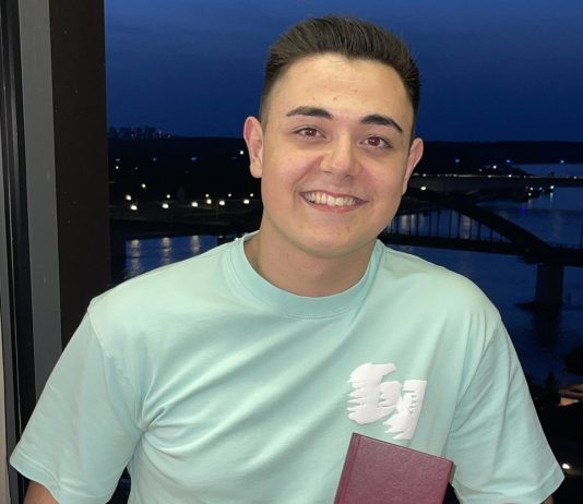 EKSKLUZIVNO: Nermin na nagovor Viki sve objelodanio, “očistio” sam je odmah prvu godinu, svaki put pjevačica prospe vodu iz sebe, I0ži se stara j0š EKSKLUZIVNO: Nermin na nagovor Viki upisao fakultet, “očistio” prvu godinu, svaki put pjevačica prospe vodu za njim - featured image