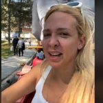 Milica Todorović sa konjima ide do prodavnice: Pjevačicu po gradu životinja vuče do radnje, sve snimila, plakala od smijeha! Milica Todorović sa konjima ide do prodavnice: Pjevačicu po gradu životinja vuče do radnje, sve snimila, plakala od smijeha! - featured image