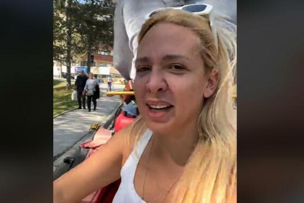Milica Todorović sa konjima ide do prodavnice: Pjevačicu po gradu životinja vuče do radnje, sve snimila, plakala od smijeha! - featured image Milica Todorović sa konjima ide do prodavnice: Pjevačicu po gradu životinja vuče do radnje, sve snimila, plakala od smijeha! - featured image
