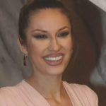 Udaje se Rada Manojlović za starijeg kolegu: Pjevačica najavila svadbu, ali i dolazak bebe, niko srećniji od njenog oca Udaje se Rada Manojlović: Pjevačica najavila svadbu, ali i dolazak bebe, niko srećniji od njenog oca - featured image