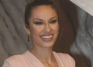 Udaje se Rada Manojlović za starijeg kolegu: Pjevačica najavila svadbu, ali i dolazak bebe, niko srećniji od njenog oca Udaje se Rada Manojlović: Pjevačica najavila svadbu, ali i dolazak bebe, niko srećniji od njenog oca - featured image