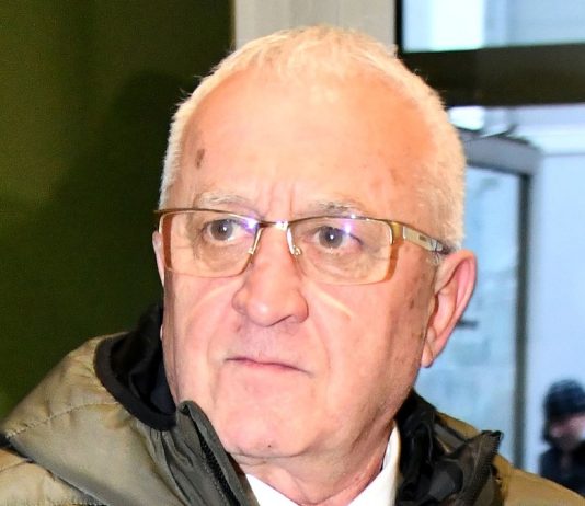 Era Ojdanić je u vezi sa 43 godine mlađom,kad vidite koja pjevačica je u pitanju, nećete moći vjerovati Era Ojdanić je u vezi sa 43 godine mlađom,kad vidite koja pjevačica je u pitanju, nećete moći vjerovati - featured image