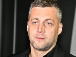 Bojan izbačen iz kuće: Porodica pozvala policiju, dobio zabranu priIaska, završio na psihijatriji nakon sukoba – svi detalji užaasa Bojan izbačen iz kuće: Porodica pozvala policiju, dobio zabranu priIaska, završio na psihijatriji nakon sukoba – svi detalji užaasa - featured image