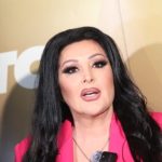 POZNATO STANJE DRAGANE MIRKOVIĆ: Hitno prekinula koncert u Hrvatskoj POZNATO STANJE DRAGANE MIRKOVIĆ: Hitno prekinula koncert u Hrvatskoj, pa jednim potezom umirila fanove - featured image