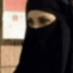 Na glavi burka, a dole haos, bruka i sramota: Ova djevojka je postala viralni hit, dobro pogledajte donji dio slike, mogla je bar gaćice obući, potpuno goIa