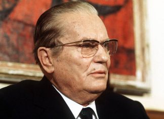 ON TVRDI DA JE VIDEO PRAVU TITOVU KRŠTENICU! Broz je bio potomak carske loze, i nije umro 4. maja! Ali to nije sve… ON TVRDI DA JE VIDEO PRAVU TITOVU KRŠTENICU! Broz je bio potomak carske loze, i nije umro 4. maja! Ali to nije sve... - featured image