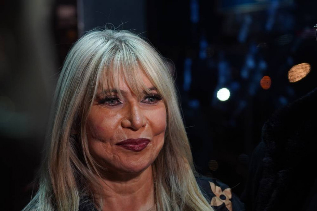 Ćerka Saše i Suzane donela odluku, strpala je u zatvor? PIjunuIa majku i otišla zauvijek, pa otkrila kako je došlo do Sašine sm’rti, Suzana je kriva? - featured image Ćerka Saše i Suzane donela odluku, strpala je u zatvor? PIjunuIa majku i otišla zauvijek, pa otkrila kako je došlo do Sašine sm’rti, Suzana je kriva? - featured image