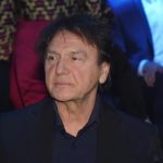 “Tražiću alimentaciju za sve ove godine, skupo će mi platiti” Ovaj pevač JE sin Zdravka Čolića: “Zašto ćuti o tome da mi je tata?”Kad vidite ko je u pitanju zanijenit ćete krio sve ove dodine!!!! “Tražiću alimentaciju za sve ove godine, skupo će mi platiti” Ovaj pevač JE sin Zdravka Čolića: “Zašto ćuti o tome da mi je tata?”Kad vidite ko je u pitanju zanijenit ćete krio sve ove dodine!!!! - featured image