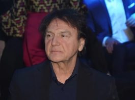 “Tražiću alimentaciju za sve ove godine, skupo će mi platiti” Ovaj pevač JE sin Zdravka Čolića: “Zašto ćuti o tome da mi je tata?”Kad vidite ko je u pitanju zanijenit ćete krio sve ove dodine!!!! “Tražiću alimentaciju za sve ove godine, skupo će mi platiti” Ovaj pevač JE sin Zdravka Čolića: “Zašto ćuti o tome da mi je tata?”Kad vidite ko je u pitanju zanijenit ćete krio sve ove dodine!!!! - featured image