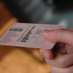 Stigla odluka o vozačkim dozvolama za starije osobe! Ukoliko imate OVOLIKO godina, završili ste svoje.. Stigla odluka o vozačkim dozvolama za starije osobe! Ukoliko imate OVOLIKO godina, završili ste svoje.. - featured image