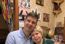 Nakon 10 godina bez dece, svekrva je zahtevala da se moj muž razvede od mene i oženi drugom ženom. Čekala sam da se složi s njom, ali je njegov sledeći potez iznenadio sve.