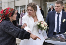 Ciganka je prišla do mlade kod matičara: „Veo koji nosiš nije tvoj, sudbina ti je gorka. Otvori prtljažnik mladoženjinog auta. Molim te kao Boga, otvori…“ …😲😲😲