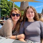 Kada mi je dvadesetogodišnja kćerka otkrila šta se dogodilo u očevom automobilu dok je imala samo 15 godina, briznula je u plač. Pet godina čuvala je njegovu strašnu tajnu, a kada sam konačno saznala istinu, odmah sam potrčala da se suočim sa suprugom… Kada mi je dvadesetogodišnja kćerka otkrila šta se dogodilo u očevom automobilu dok je imala samo 15 godina, briznula je u plač. Pet godina čuvala je njegovu strašnu tajnu, a kada sam konačno saznala istinu, odmah sam potrčala da se suočim sa suprugom… - featured image