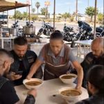 Četvorica motorista naručila su hranu u malom restoranu pored puta, a zatim otišla ne plativši račun jer su mislila da im siromašna starica, vlasnica restorana, ne može ništa učiniti. Ali ti muškarci nisu mogli ni zamisliti s kim su se zapravo zakačili. 😳 Četvorica motorista naručila su hranu u malom restoranu pored puta, a zatim otišla ne plativši račun jer su mislila da im siromašna starica, vlasnica restorana, ne može ništa učiniti. Ali ti muškarci nisu mogli ni zamisliti s kim su se zapravo zakačili. 😳 - featured image