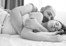 Šta znači ako žena tokom intimnog odnosa samo leži i pasivno se ponaša, prema psihologiji Šta znači ako žena tokom intimnog odnosa samo leži i pasivno se ponaša, prema psihologiji - featured image