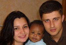 MOJ MUŽ JE ZAHTIJEVAO DNK TEST JER NAŠA BEBA ‘NIJE NIMALO LIČILA NA NJEGA’. KADA SU STIGLI REZULTATI, LIJEČNIK ME ZAMOLIO DA DOĐEM SAMA. MOJ MUŽ JE ZAHTIJEVAO DNK TEST JER NAŠA BEBA ‘NIJE NIMALO LIČILA NA NJEGA’. KADA SU STIGLI REZULTATI, LIJEČNIK ME ZAMOLIO DA DOĐEM SAMA. - featured image